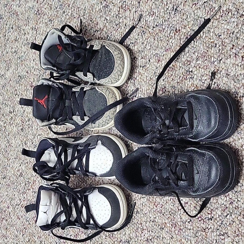 Toddler size 7c nikes